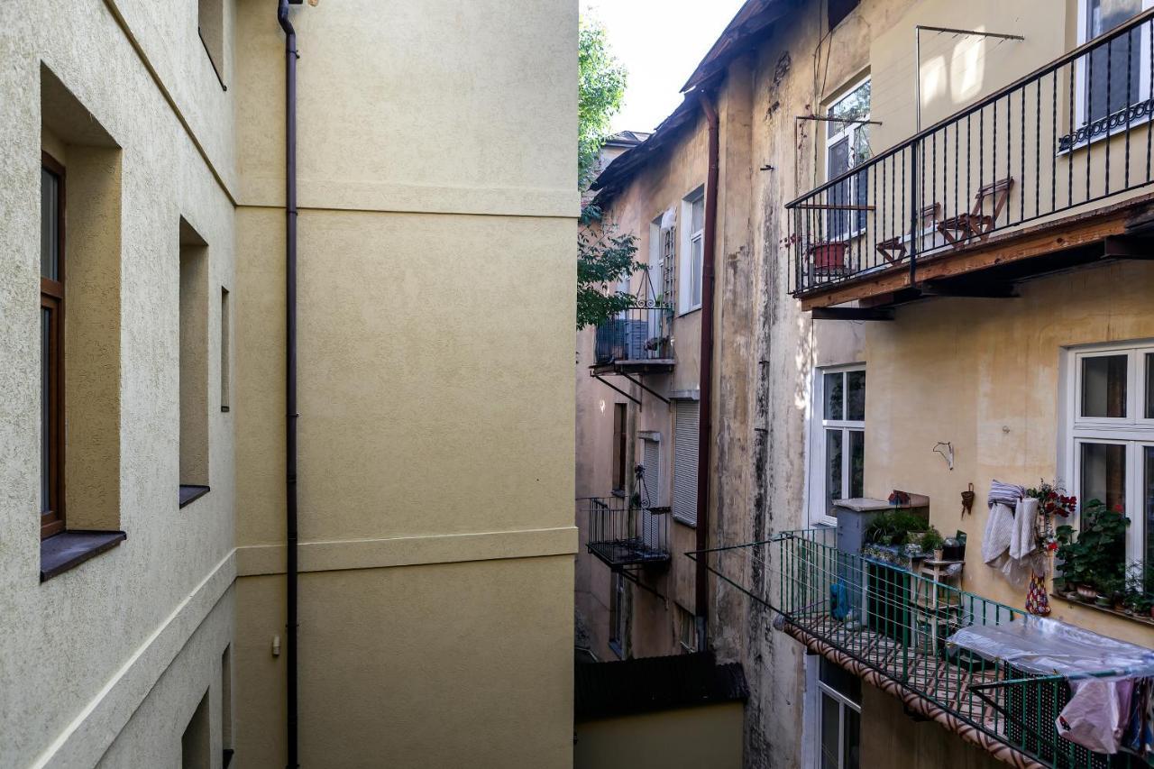 Ostriv Hostel Lviv Extérieur photo